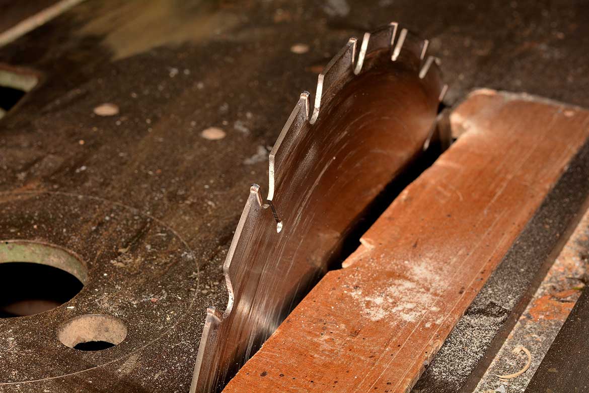 how to change a table saw blade