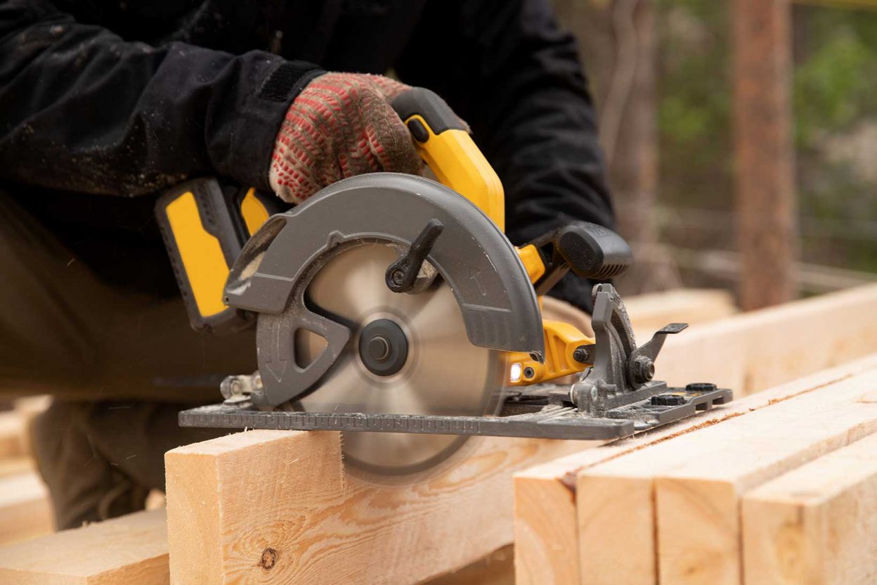 5 Best Battery Powered Circular Saw Reviews For 2020 3425