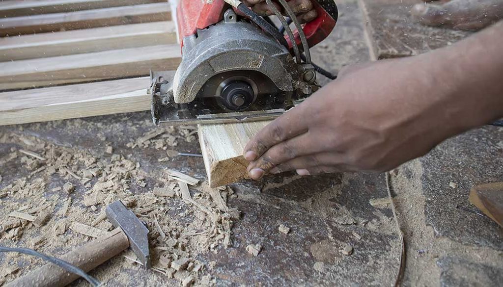 how to cut 2x4 with circular saw